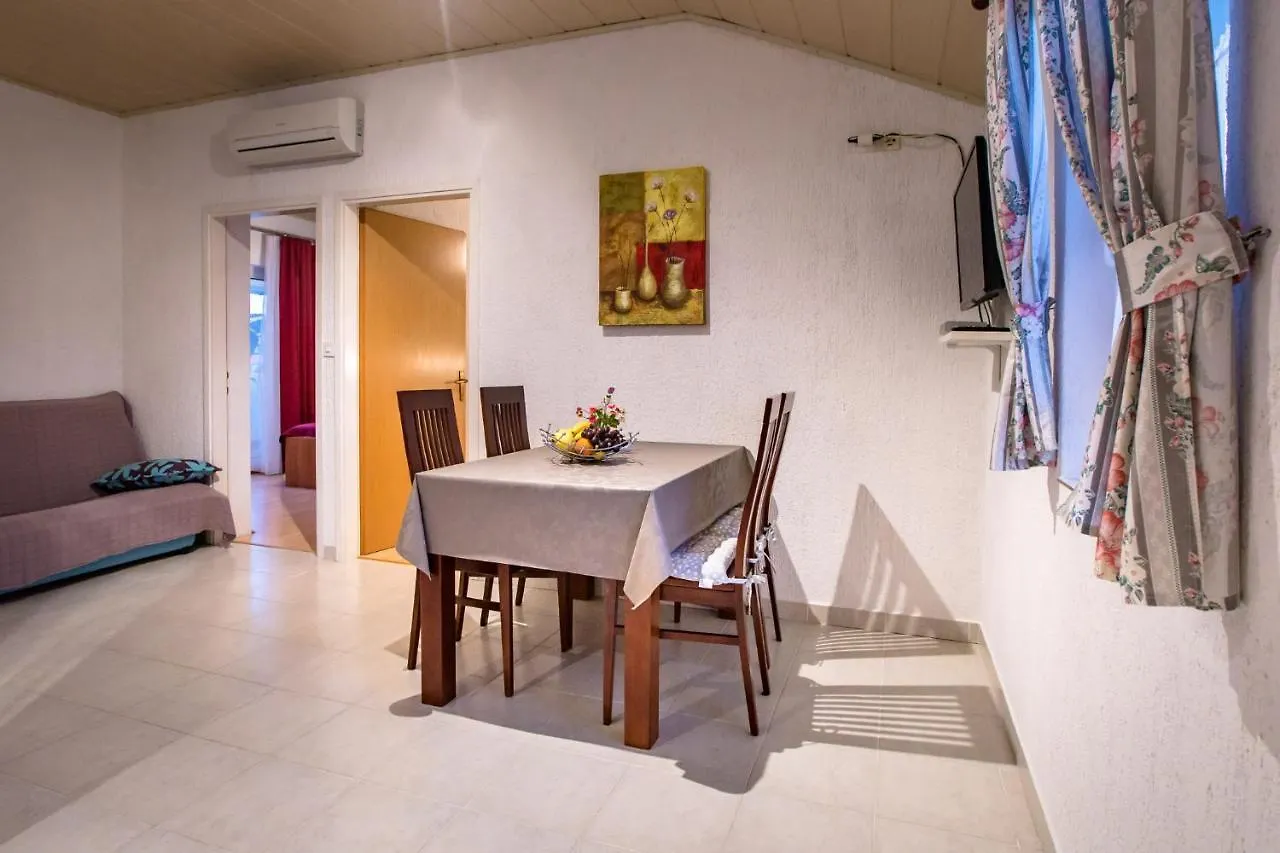 Apartman Apartmani Ivan I Ruza Lopar