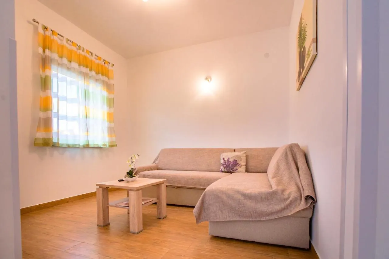 Apartmani Ivan I Ruza Lopar 0*,