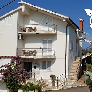 Apartman Lidija, Lopar